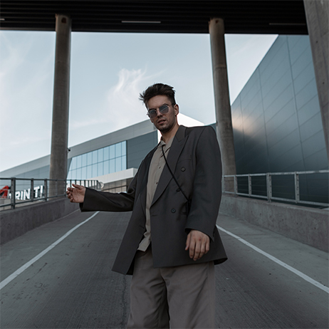 Tailored Elegance: Elevating Men’s Workwear with Timeless Pieces